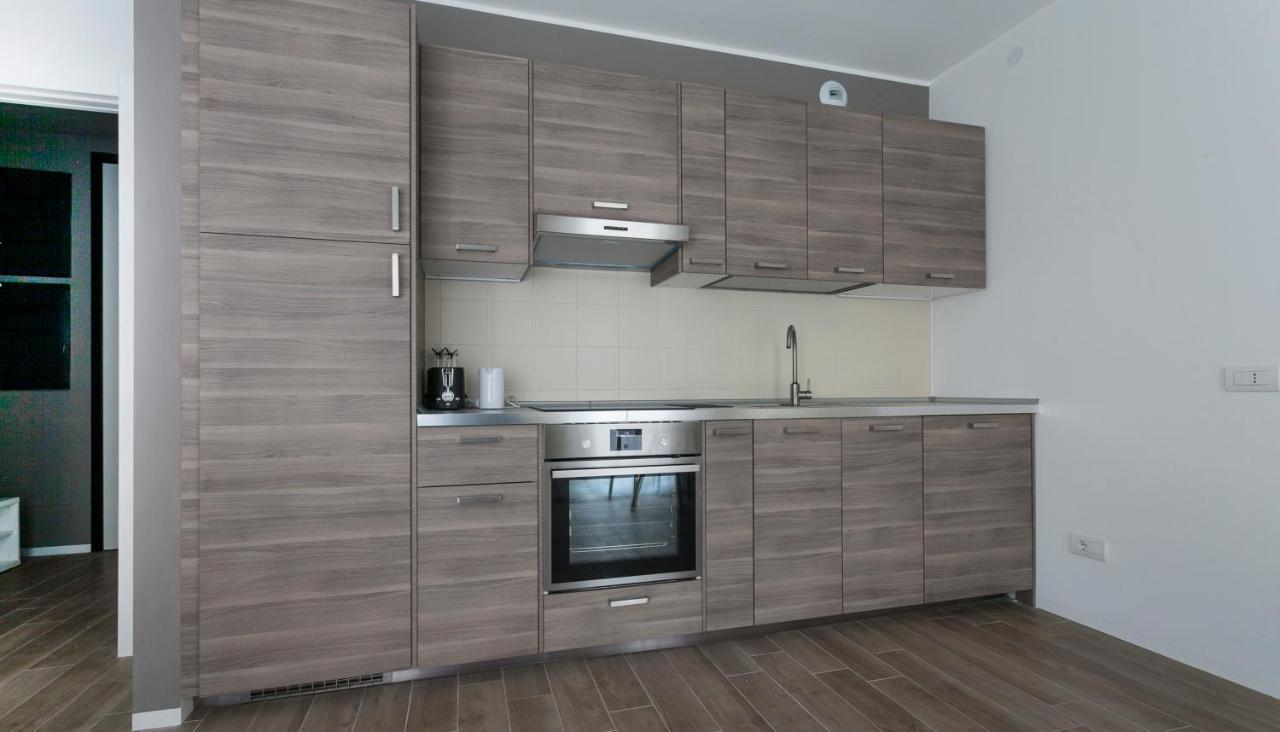 Italianway-Poma Apartment Milan Bagian luar foto